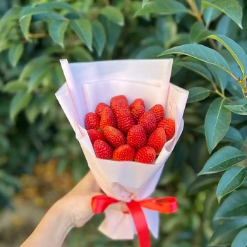 Букет из клубники недорогой