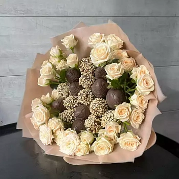 Букет из клубники в шоколаде с розами 9 шт.