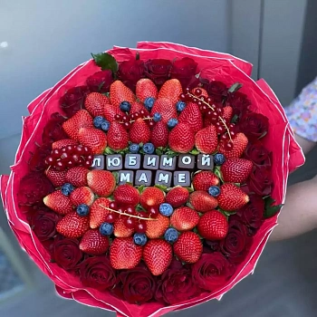  Букет для Мамы из клубники и роз