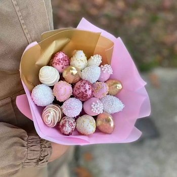 Букет из клубники ( золотой )